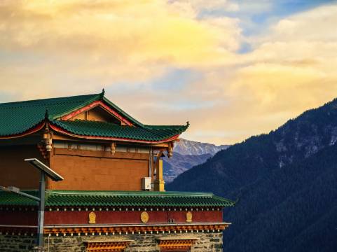 花筑·唐拉颇章·悬崖藏地民宿(牟尼沟风景区店)图片