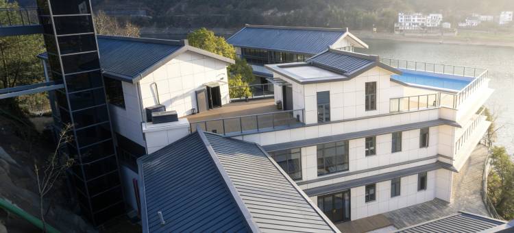 子在•川上图片