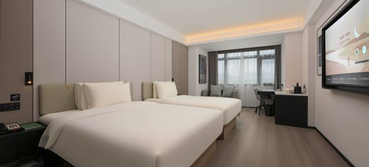 西安小寨石油大学亚朵酒店图片