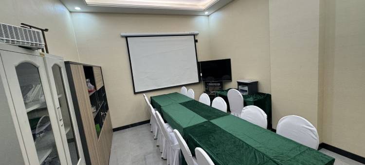 和静龙瑞豪廷酒店(新客运站店)图片