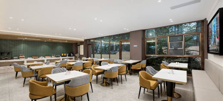 怡致酒店(深圳宝安国际会展中心华发冰雪世界店)图片