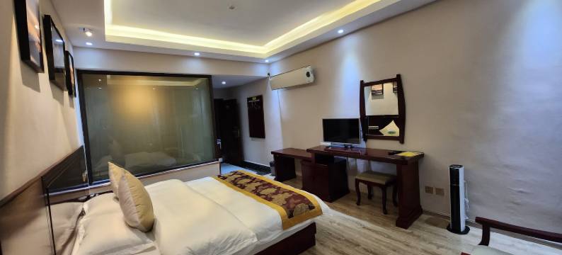 德钦岗坚酒店图片