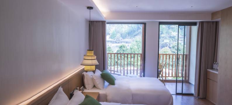 卜拉·丹江田居图片