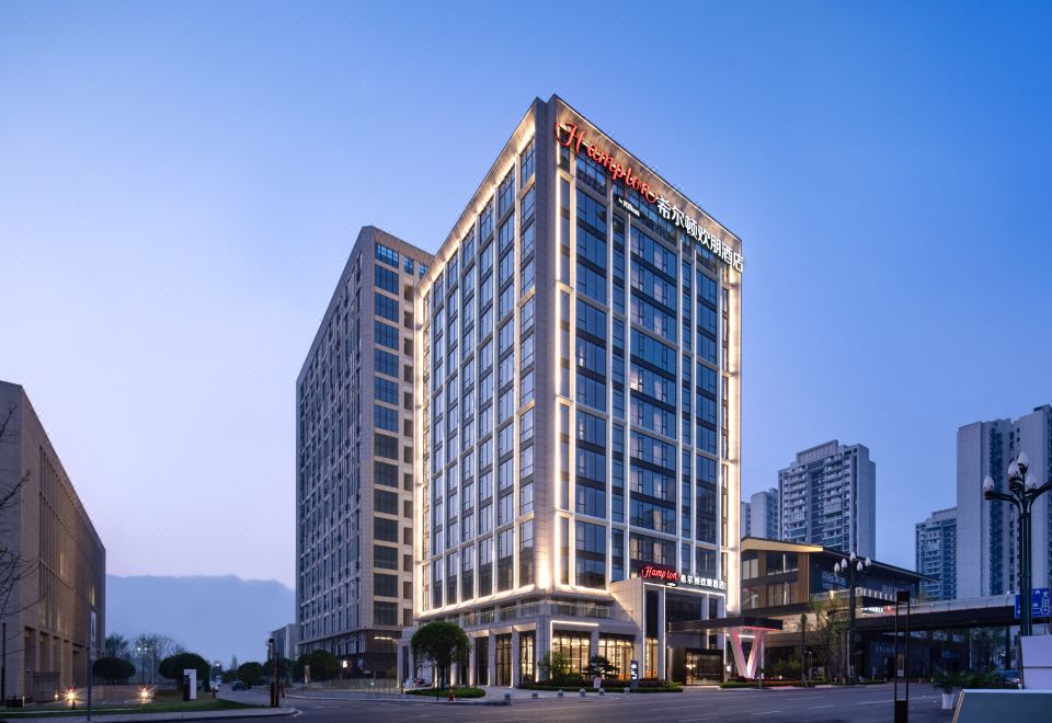 宜宾高铁站希尔顿欢朋酒店外景图