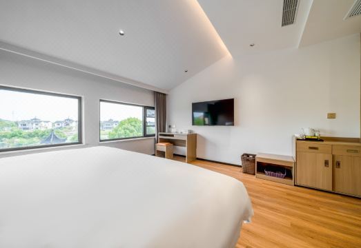 Suzhou Huguang Mountain House Hotel (Xishan Island Happy Farm) Hotel Overview