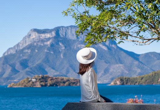 泸沽湖敍旧?山海事酒店外景图