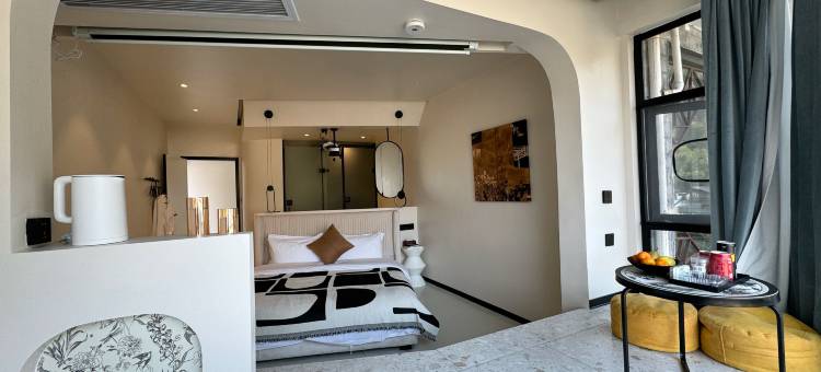 九野半山全景民宿(凤凰古城店)图片