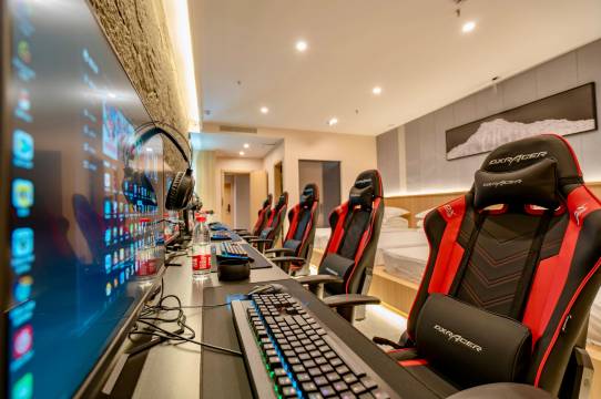 阿勒泰原-宿电竞民宿