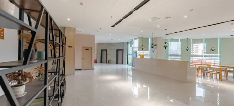 越家酒店(南昌青山湖万达李巷地铁站店)图片