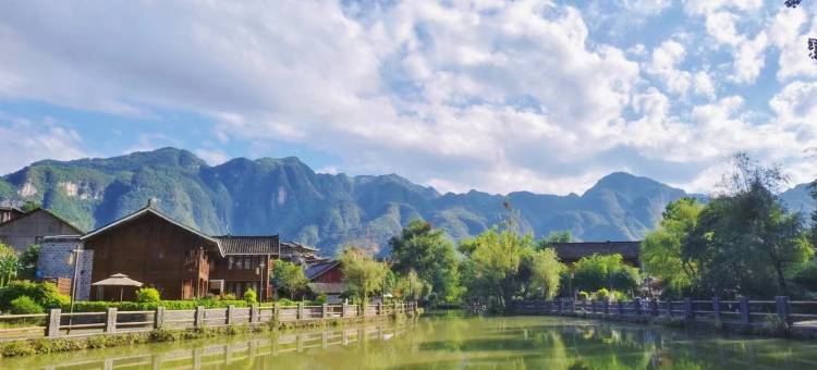 梵净山抹云间(云舍神龙潭店)图片