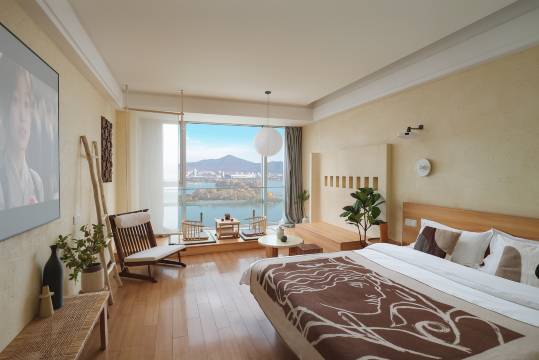 觅屿湖景投影公寓