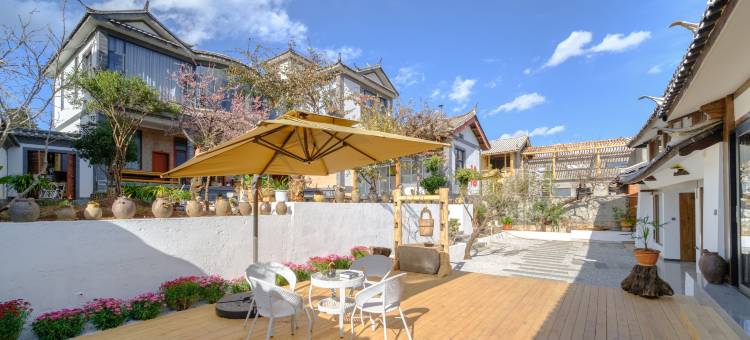 水月镜花民宿(丽江三义国际机场店)图片