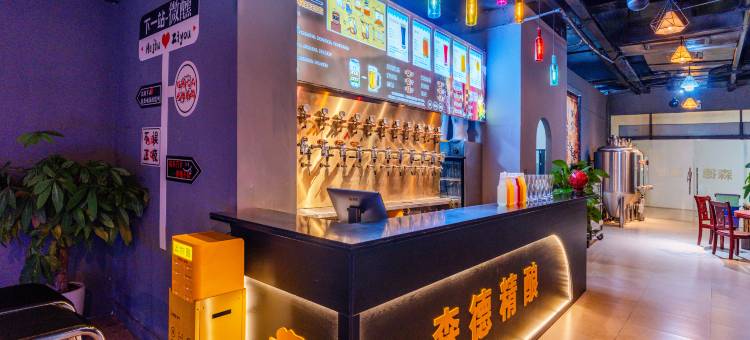 西双版纳景洪亦诚国际酒店(曼听公园泼水广场店)图片