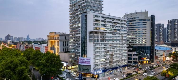 岳轩臻品酒店(洛阳万达广场牡丹广场地铁站店)图片