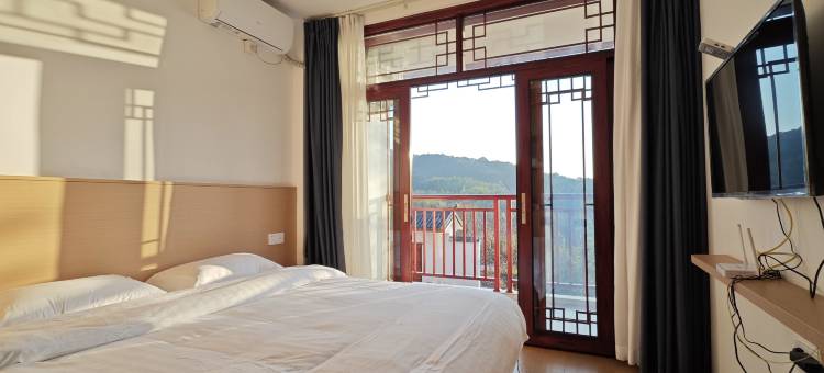 唐孙八沙白度假山庄图片