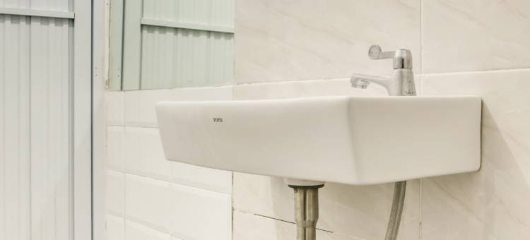 Hotel O Golden White House Near Mall Panakkukang图片