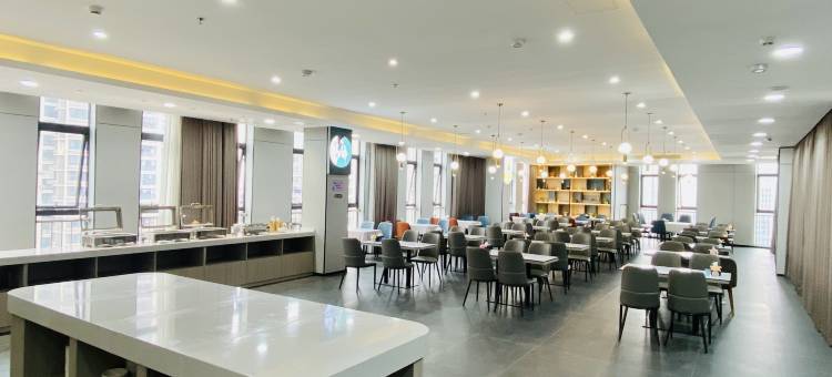 迎程国际酒店(威宁龙岗北邻家广场店)图片