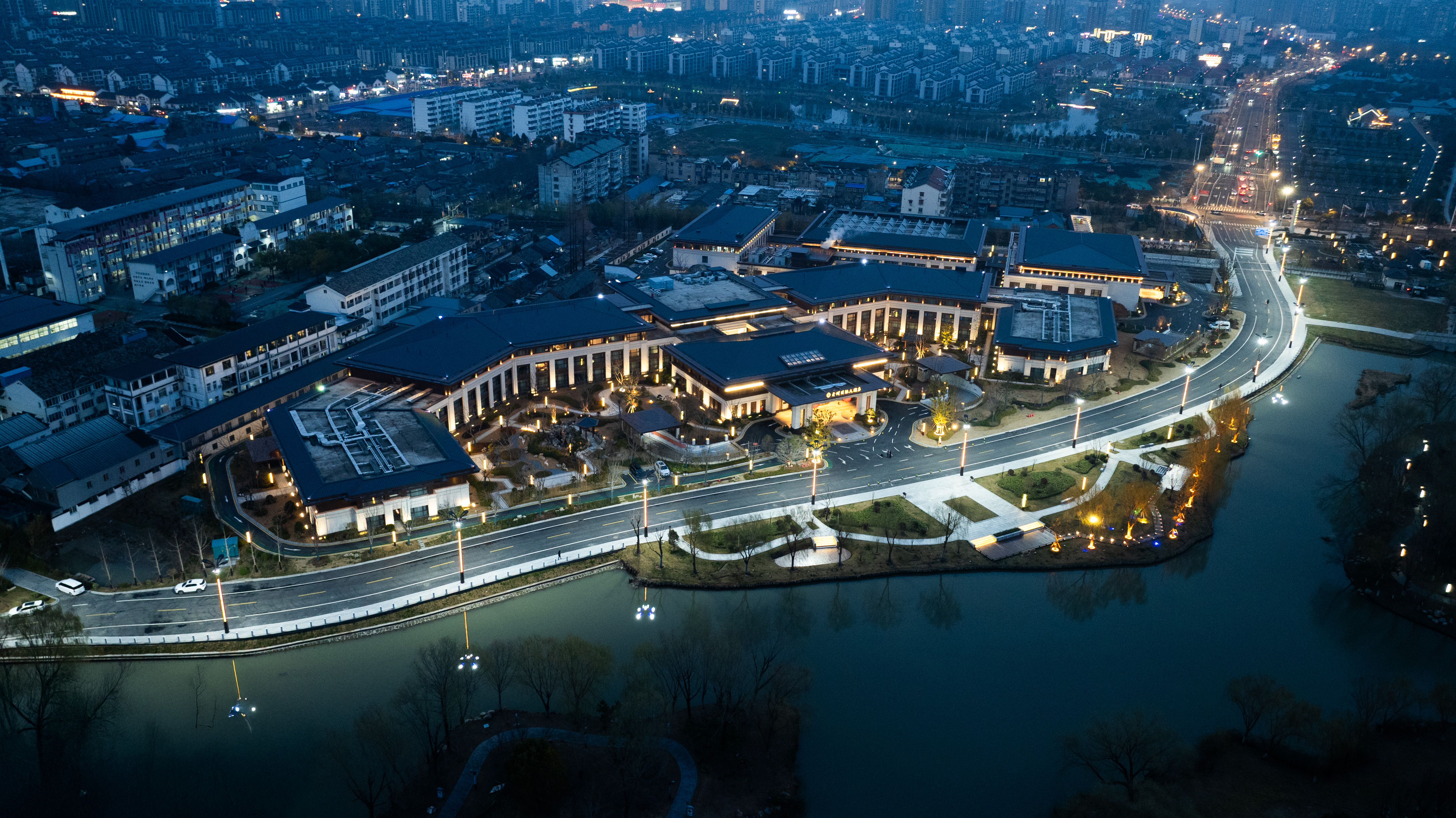 Huai'an XiaoHu International Hotel Over view