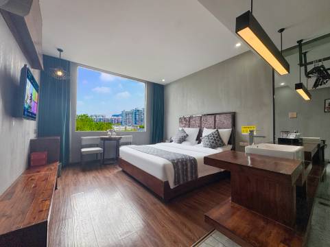 龙山派阁大酒店