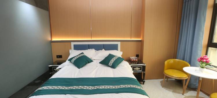 久治卫央坚酒店图片