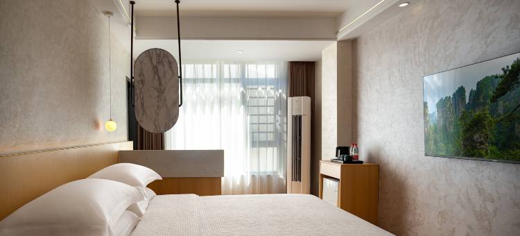 张家界万吉酒店(国家森林公园武陵源标志门店)图片