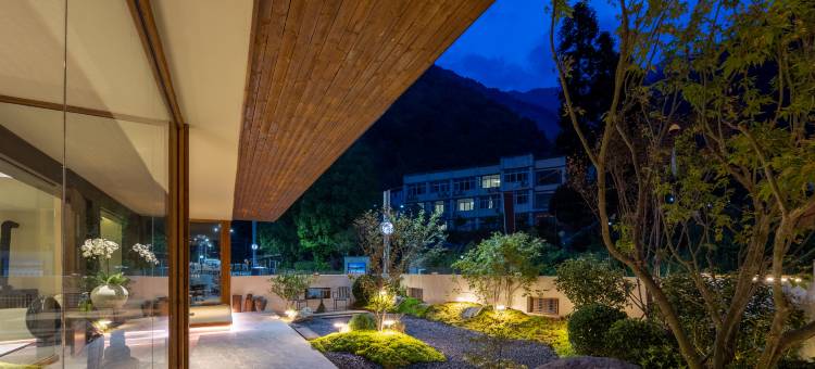 云漫温泉度假酒店(海螺沟冰川森林公园店)图片