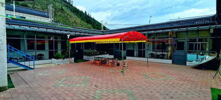 悦客之家 LinKa Lodge|山景庭院(扎古录镇店)图片