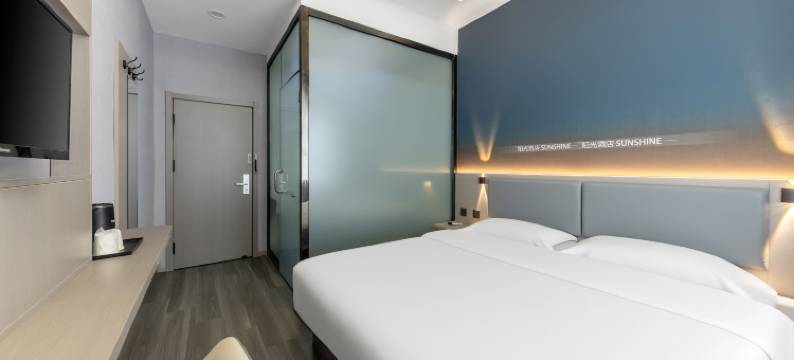 阳光假日酒店(集宁南站中心广场店)图片