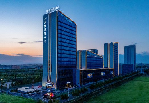 曙光铂尊酒店（霍尔果斯国门景区店）外景图