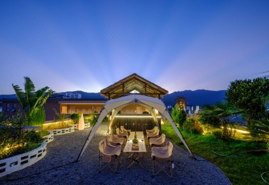 云杉里?白沙驿 ｜空中CoffeeBar 雪山胜景轻奢度假美宿外景图