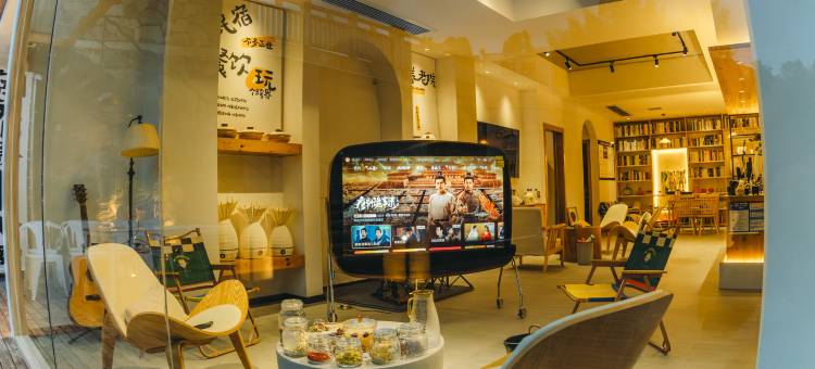 熙玥河畔·设计师民宿(梵净抹茶小镇店)图片