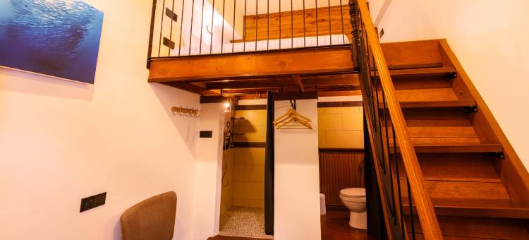 海狼出没(曾用名：洪馆小舍)(BarraCuda Den (previously known as Jono's Place))图片