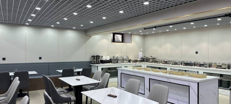 伊春嘉荫新谦酒店(江畔公园店)图片
