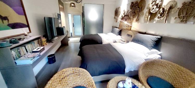 贺兰山岩画古村古树林民宿图片