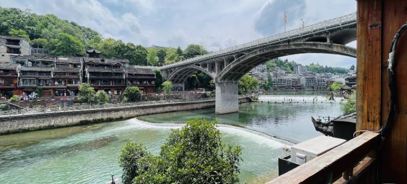 在路上江景民宿(凤凰古城店)图片