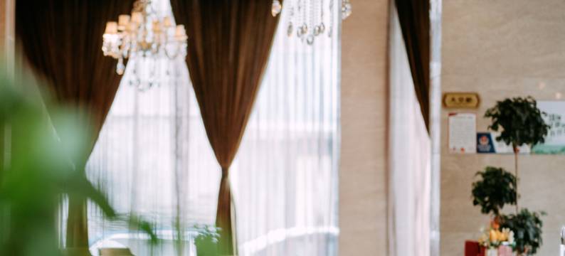 乐山广寒宫酒店(乐山高铁站嘉兴路美食街店)图片