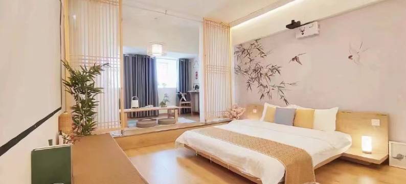 悦庭·楠舍观影民宿(天明财富广场文理学院店)图片