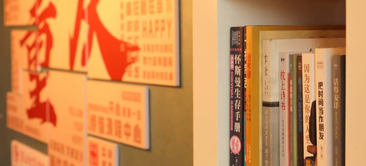 十年人间青年旅社(北滨一路鎏嘉码头店)图片
