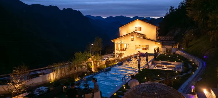 南溪·春风十里荒野度假酒店(神农架木鱼店)图片