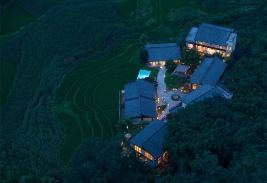 zhenshanheHotel Overview