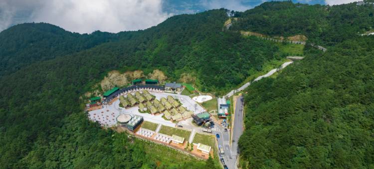 天岳云端露营基地图片