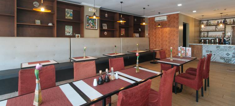 红门酒店普拉斯@ MM酒店拉斯皮纳斯-原红门酒店普拉斯近竹管风琴(RedDoorz Plus @ MM Hotel Las Pinas)图片