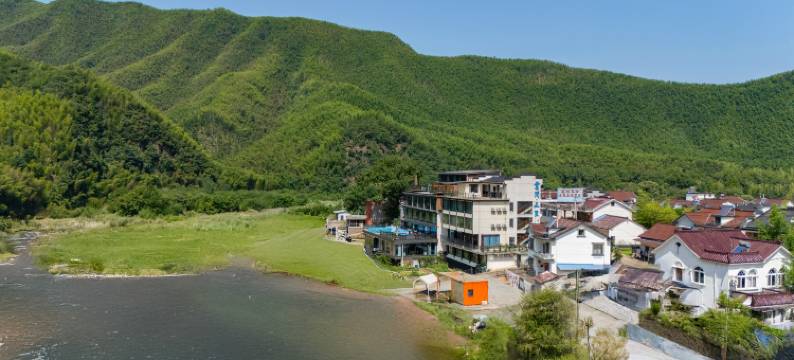 篝火山庄·溪畔·星空泳池亲子度假民宿(月亮湾景区店)图片