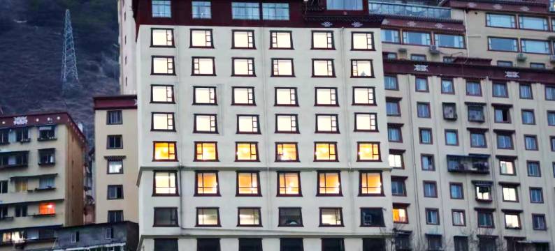 雅江江瀚酒店图片