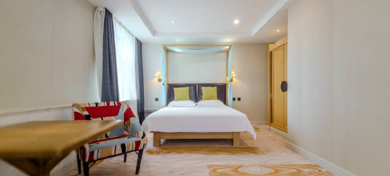 泰加林主题酒店图片