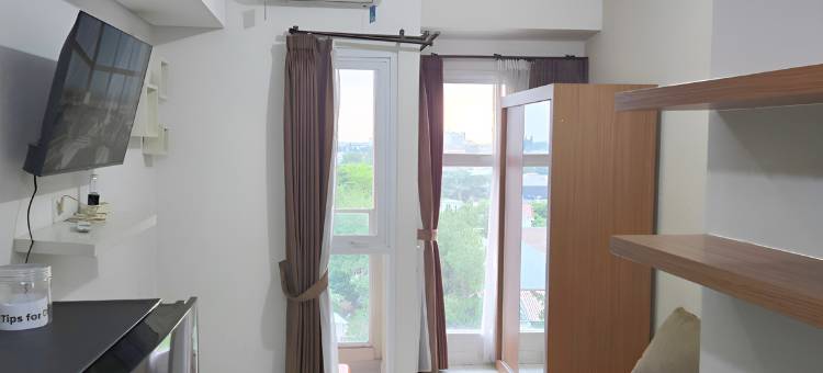 Apartemen amazana cheapest,cozy with wifi,pool and gym by luckystay图片