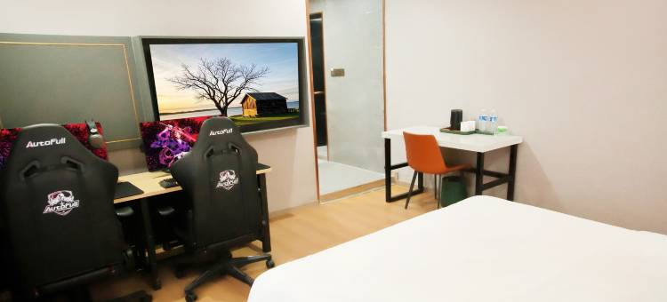 蚂蚁·光年电竞酒店(潜江江汉艺术职业学院店)图片