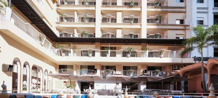 南客里里·The Hideaway·孔雀王庭花园度假酒店(星光夜市店)图片