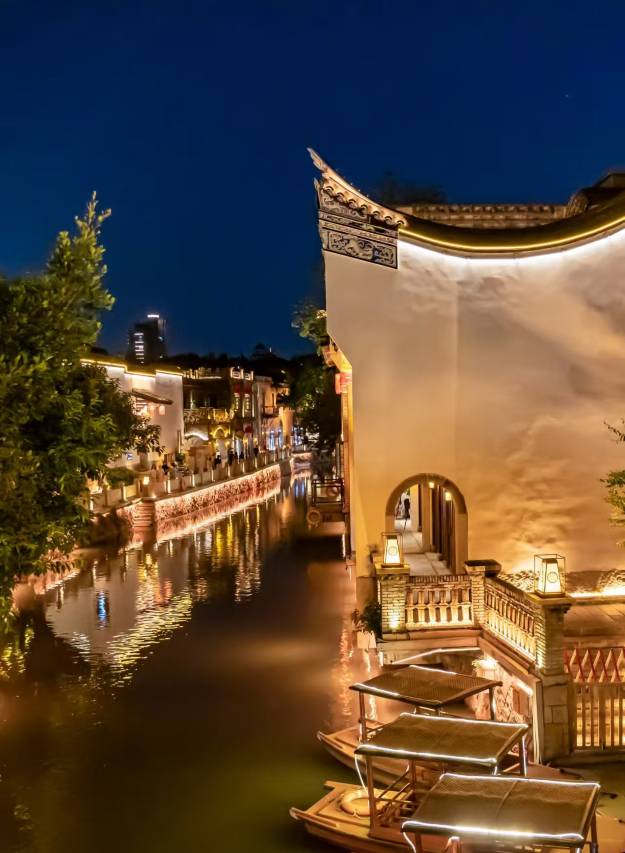 摩登之冠酒店(福州三坊七巷陆庄地铁站店)图片