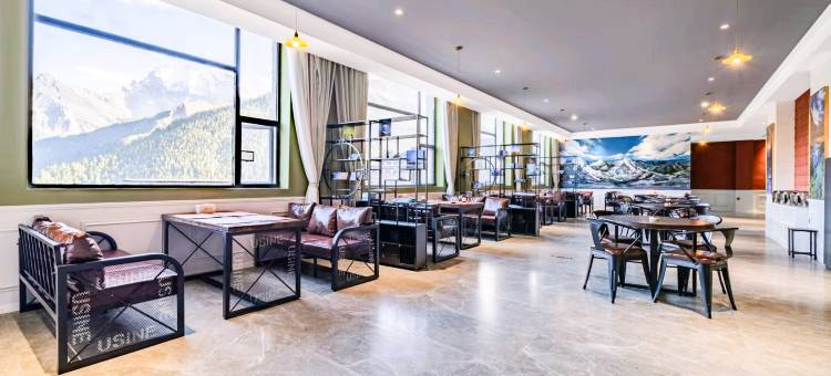 松吉山居酒店(稻城亚丁景区亚丁村店)图片
